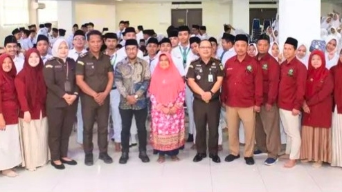 Ratusan Pelajar Medan Mendadak 'Dikepung' Pasukan Kejati Sumut, Ternyata Ini Yang Terjadi Di Dalam Aula
