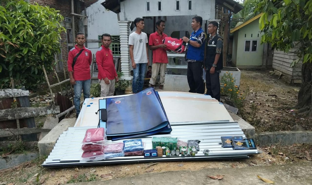 Dinas Sosial Salurkan Bantuan Masa Panik Kepada Warga Terdampak Angin Kencang