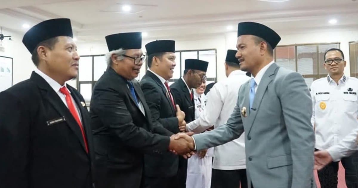 Wali Kota Tanjungbalai Sapu Bersih Kekosongan Jabatan, Lantik 12 Pejabat Strategis dan Beri Peringatan Keras