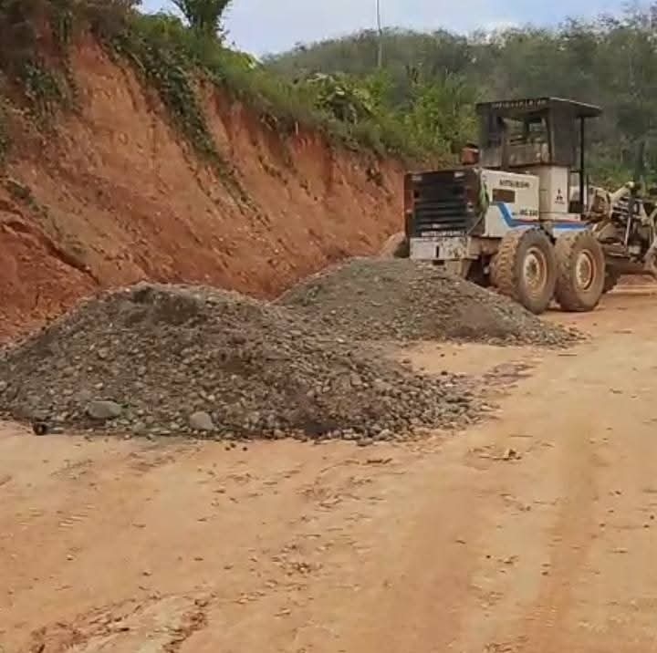 Pembangunan Jalan Lintas Sipiongot senilai Rp94,3 Miliar Disorot, Kontraktor Diduga Pakai Material Sirtu Ilegal