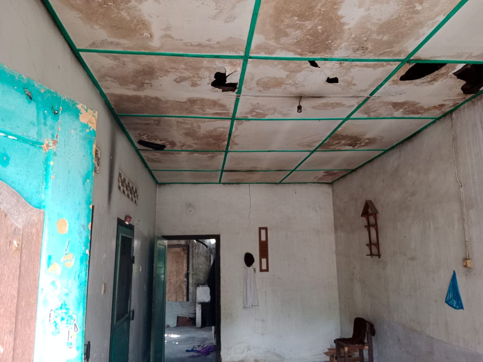 Heboh! Nelson Ditemukan Tewas Dengan Posisi Jongkok dan Leher Dililit Kabel Putih