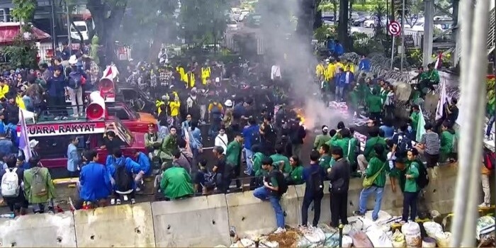 Aksi Indonesia Gelap, Mahasiswa Gugat 13 Kebijakan, Tolak UU Minerba & Inpres, 775 Personel Dikerahkan Amankan Demonstrasi