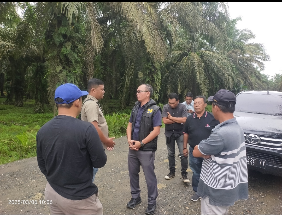 Pasca Demo, Kadis PUPR Kabupaten Labuhanbatu Turun Ke Lokasi Jalan PT.ISJ Pangkatan, Hervi : "Kita ganti rugi Itu Bang, Khusus Untuk Jalan PT.ISJ"