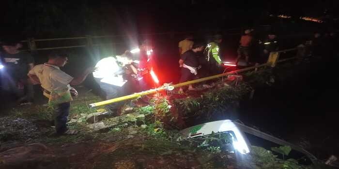Minibus Terjun ke Sungai di Padang Lawas, 3 Luka Serius Bayi 6 Bulan Hilang!