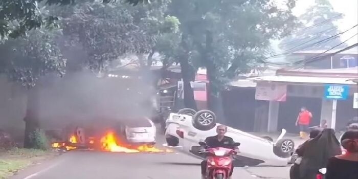 Dua Pelaku Pembakaran Mobil Polisi di Harjamukti Depok Ditahan, Penangkapan Ketua Ormas TS Ricuh!