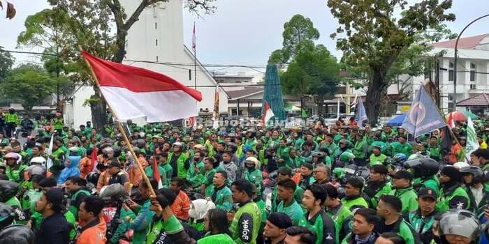 Konvoi Ojol Warnai Hari Kebangkitan Nasional, Gubsu Dikepung Tuntutan Massa