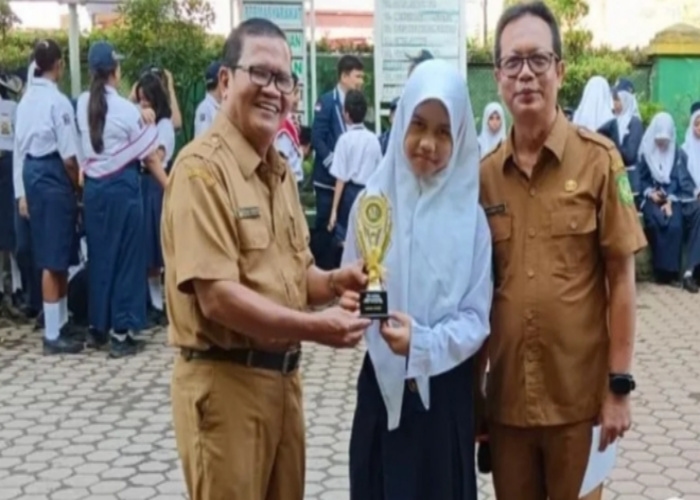Nazwa Ramadhan Putri Harahap Raih Gold Trophy | Prestasi Siswi SMP Negeri 7 Medan di Era Musika 2025