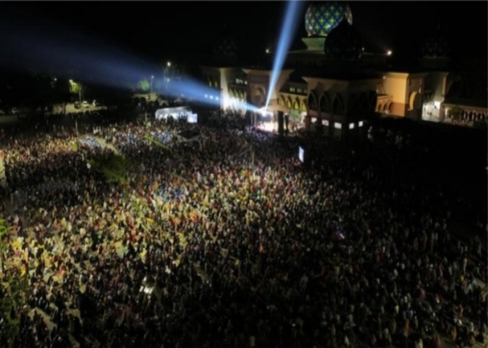 Ustaz Abdul Somad Hadir di Tabligh Akbar Siak, Ribuan Warga Antusias Rayakan HUT ke-26 Kabupaten Siak